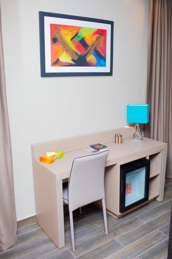 ליברוויל Fly Hotel מראה חיצוני תמונה