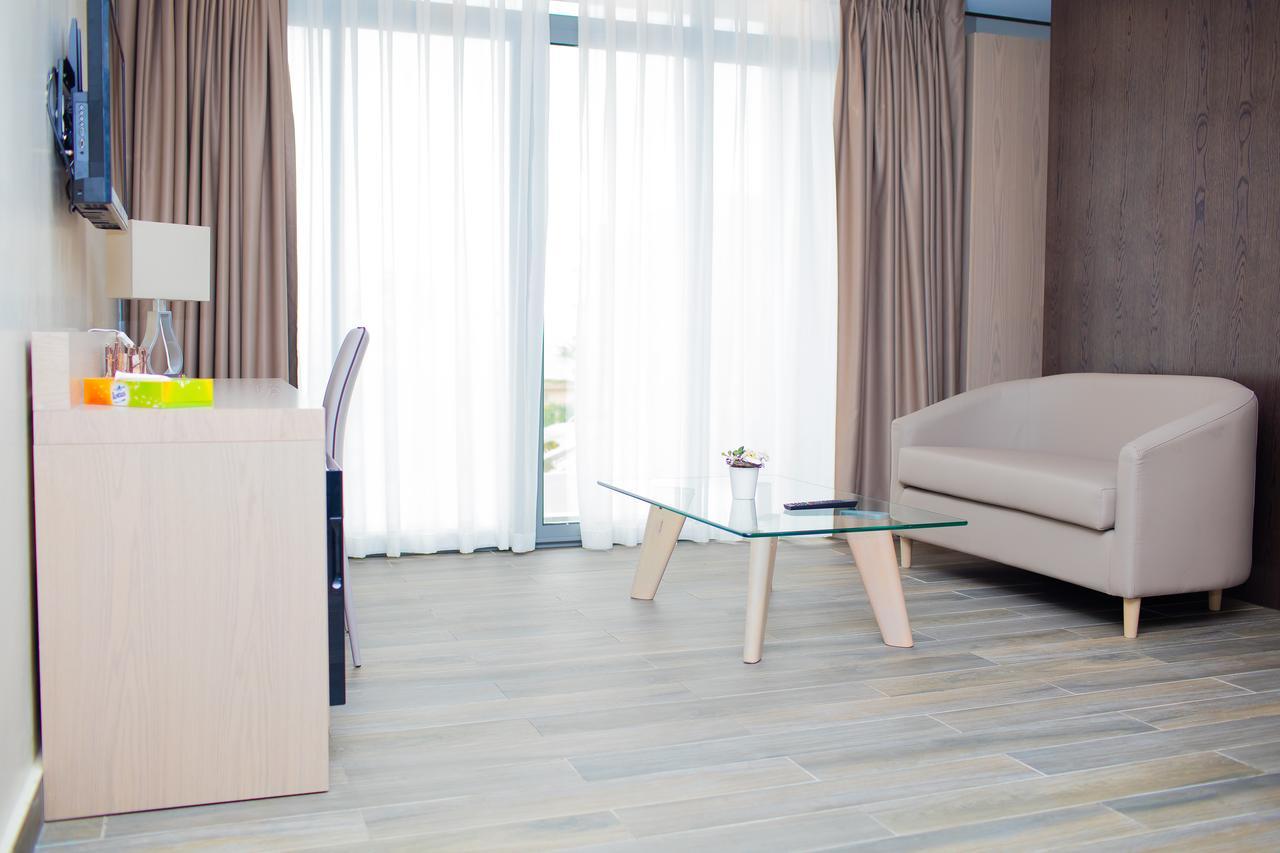 ליברוויל Fly Hotel מראה חיצוני תמונה