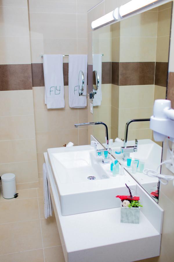 ליברוויל Fly Hotel מראה חיצוני תמונה