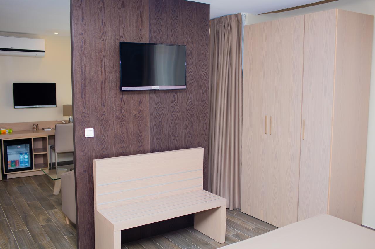 ליברוויל Fly Hotel מראה חיצוני תמונה