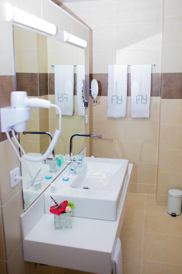 ליברוויל Fly Hotel מראה חיצוני תמונה