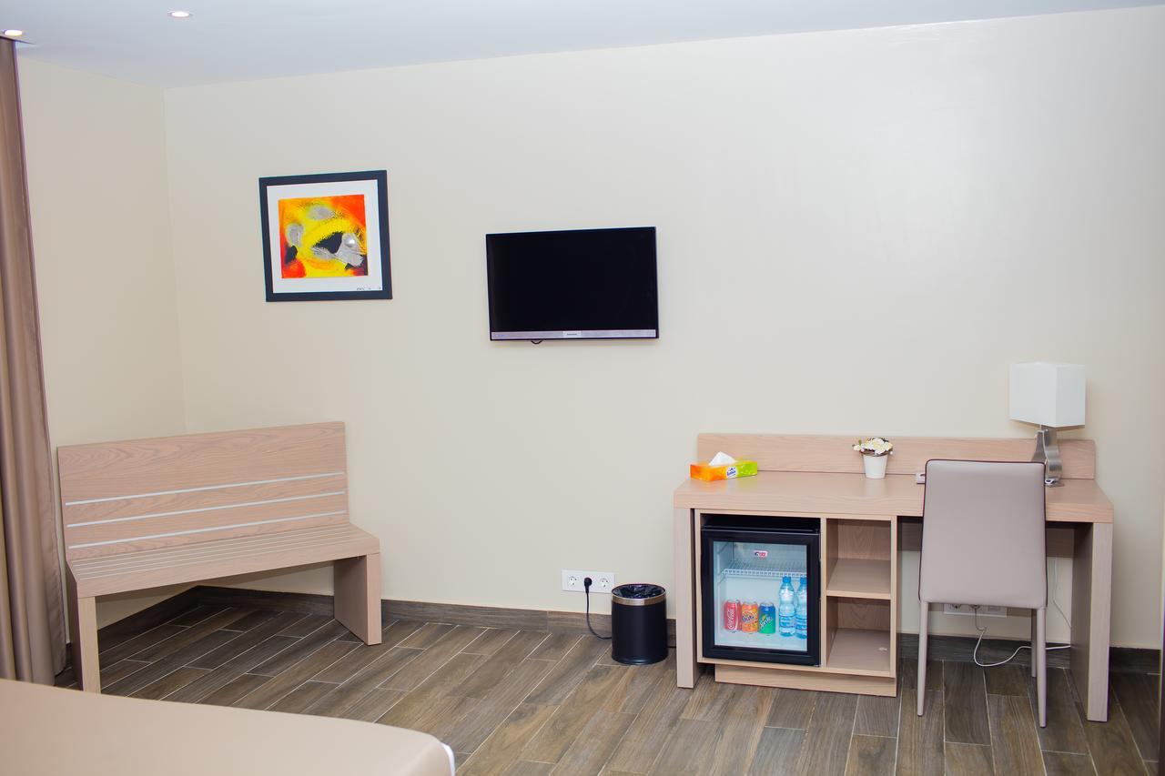 ליברוויל Fly Hotel מראה חיצוני תמונה