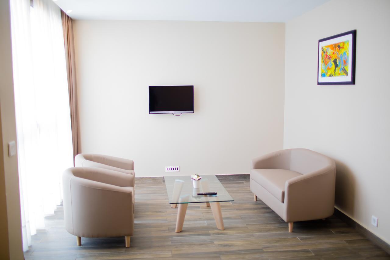 ליברוויל Fly Hotel מראה חיצוני תמונה
